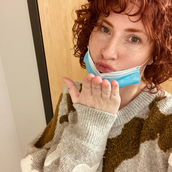 Meet your Posher, Danielle - Picture 2 of 4